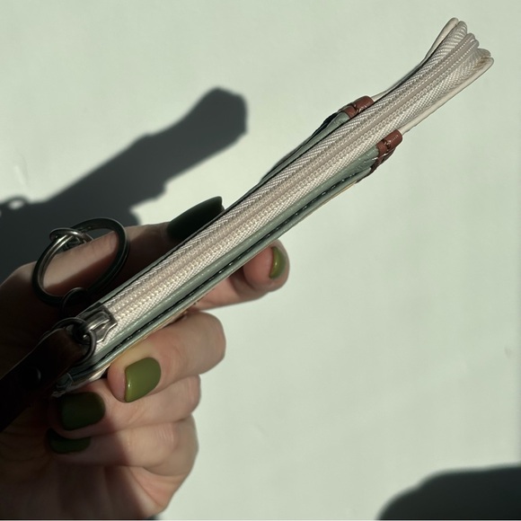 The Sak Iris Card Wallet -looks new - Picture 4 of 10